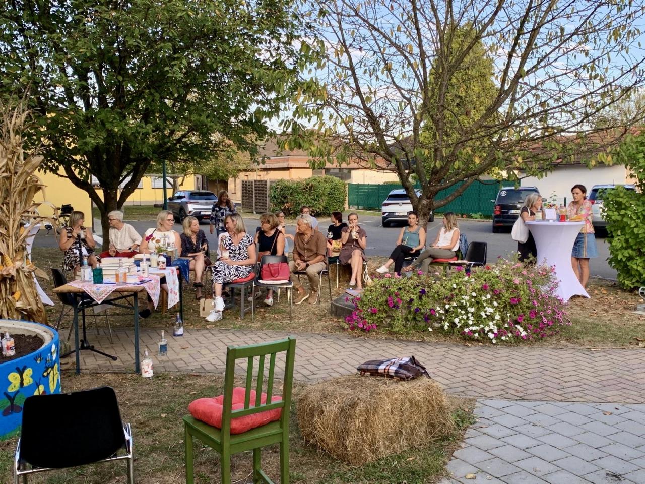 Cocktails, Love, Books and Shopping 06 09 2024 Blick ins Publikum mit Heu