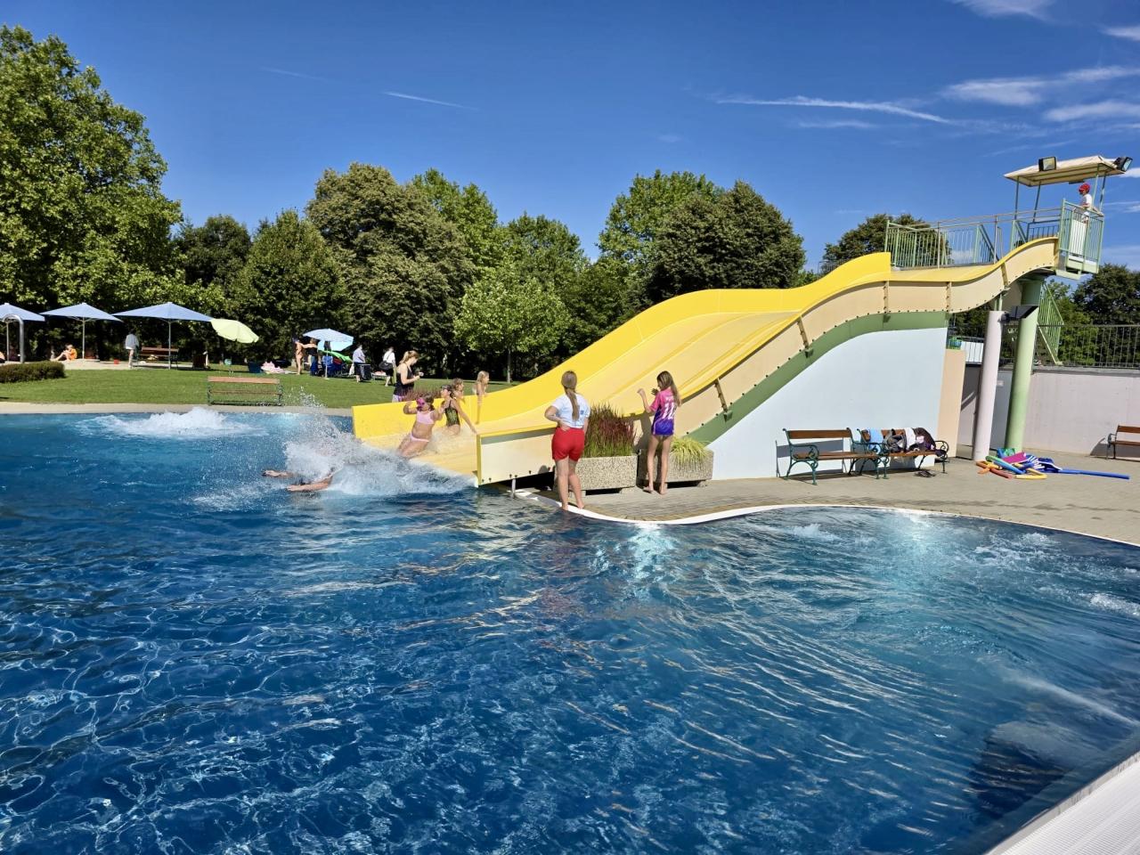 CS 30 07 2025 Freibad Rutsche Erlebnisbecken