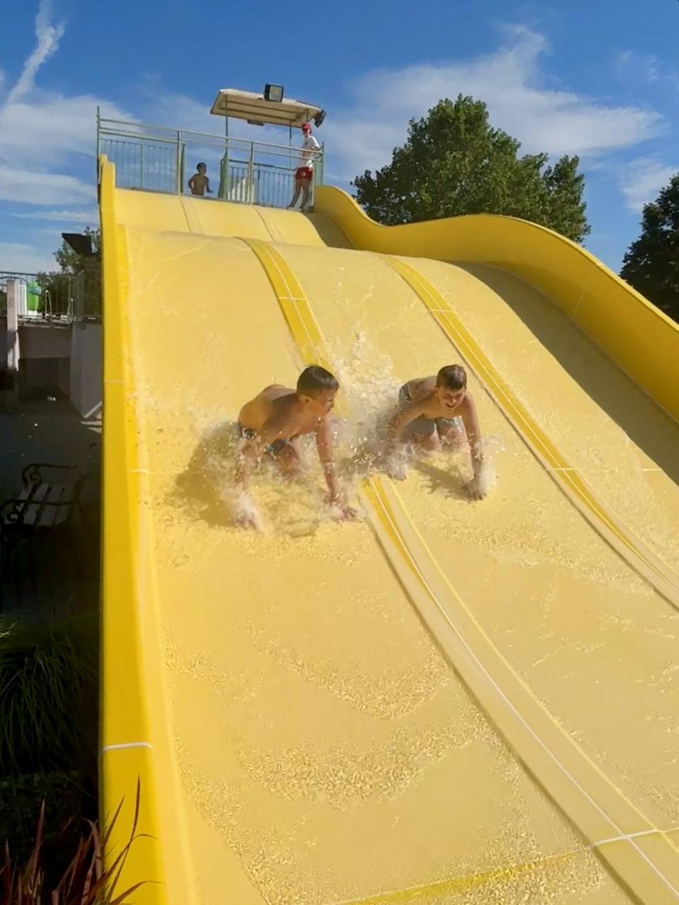 CS 30 07 2025 Freibad Rutsche zu zweit