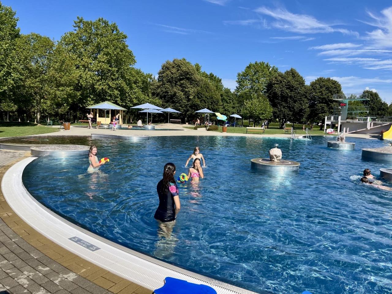 CS 30 07 2025 Freibad im Erlebnisbecken Tauchspiel
