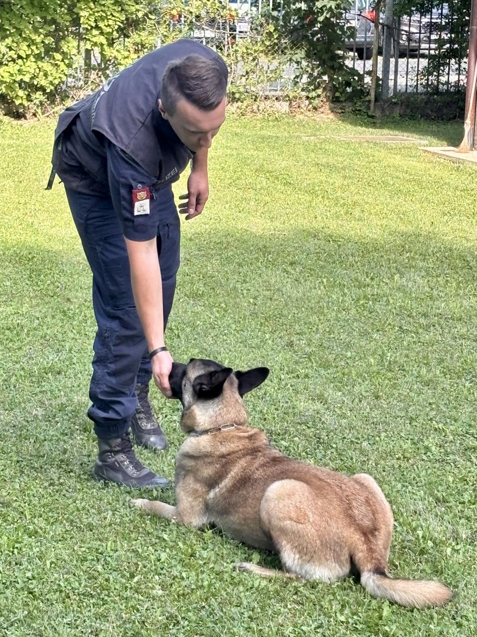 CS Polizei 23 07 2025 Alpha bekommt Leckerl