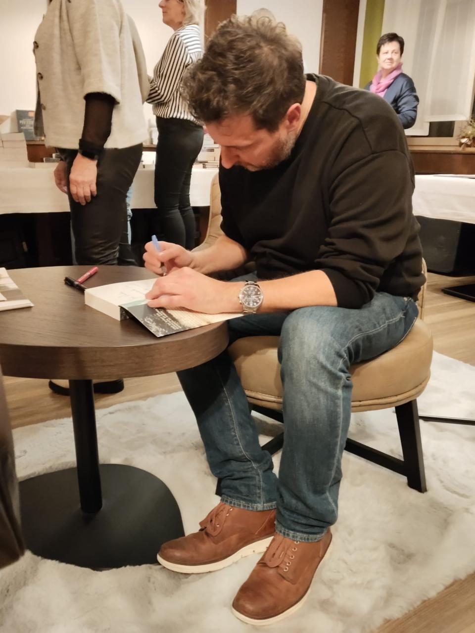 D, B, C & S Roman Klementovic signiert beim Verkaufstisch 28 11 2025