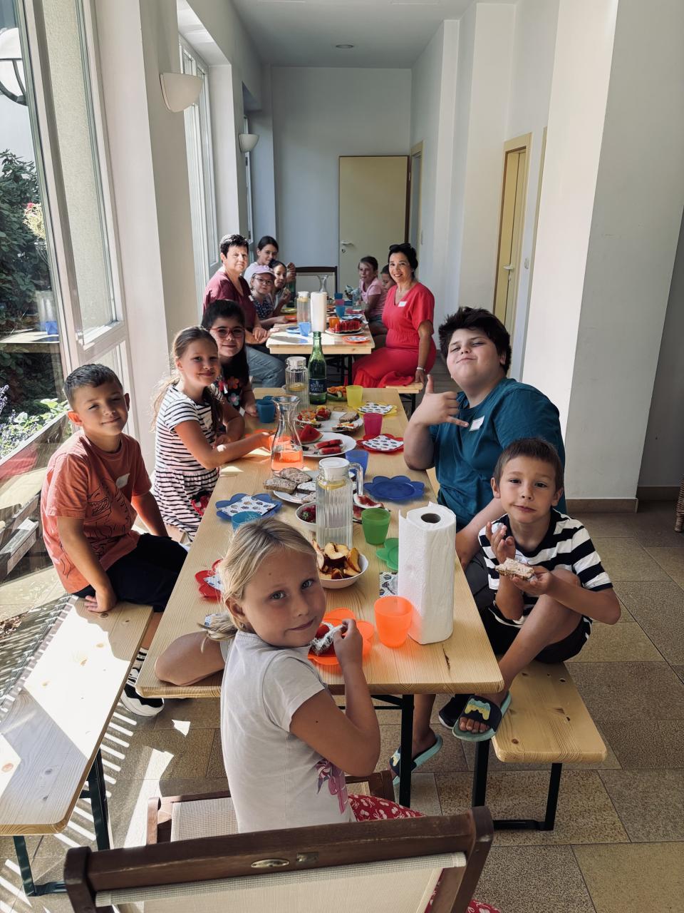 CS 19 08 2026 Kinder zu Tisch
