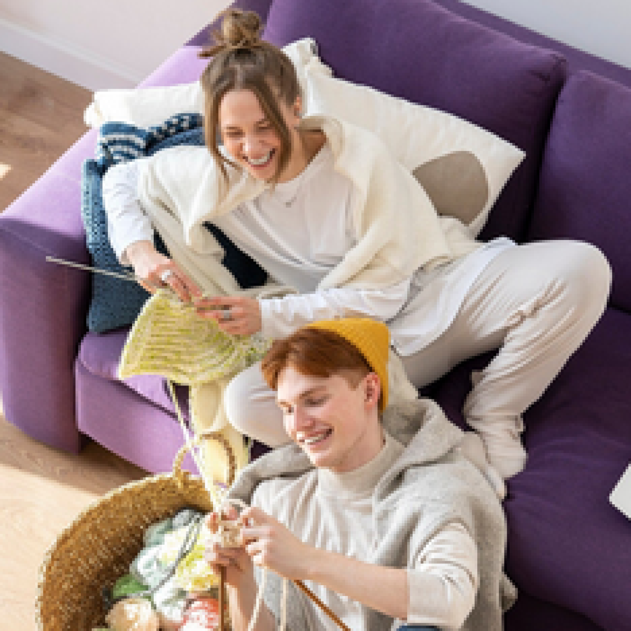 Das große Stricken Pärchen strickt freepik