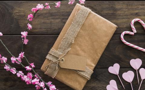 Blind Date verpacktes Buch Herzen